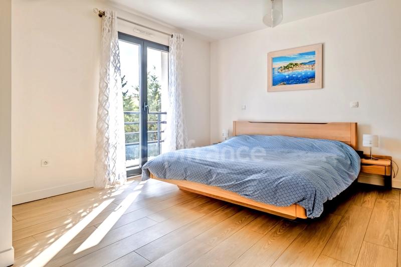 Maison - 214 m² - 8 pièces