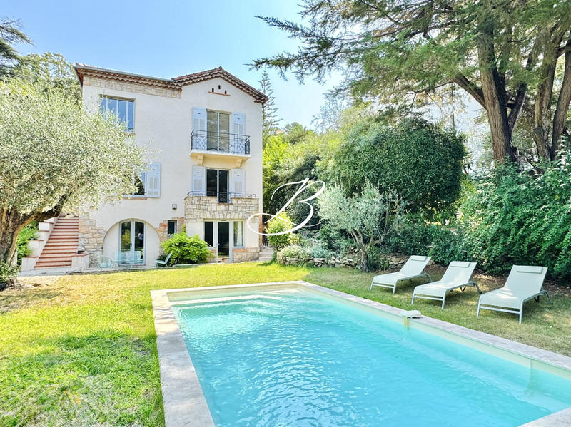 Villa - 258 m² - 10 pièces