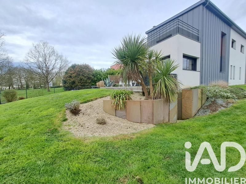 Maison - 203 m² - 2 pièces