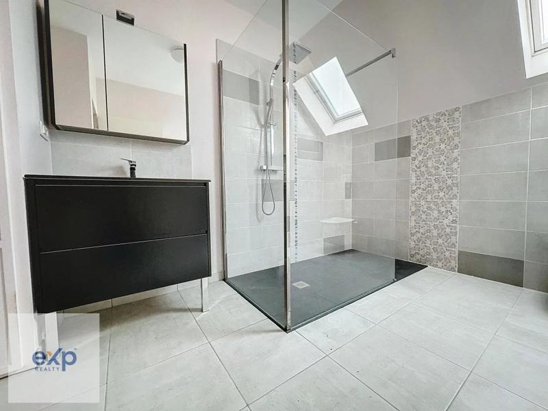 Maison - 234 m² - 10 pièces