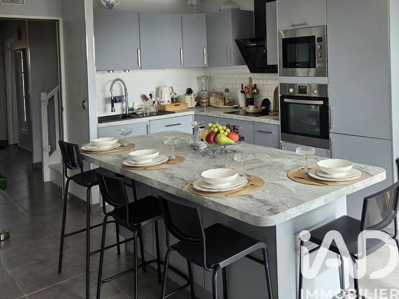 Maison - 101 m² - 5 pièces