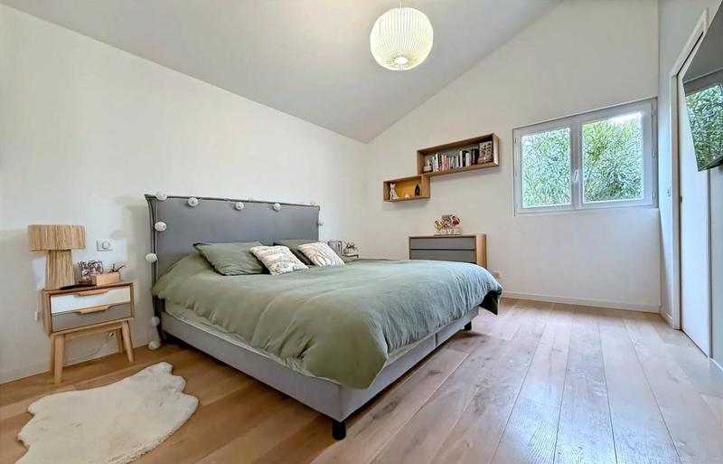 Maison - 180 m² - 7 pièces