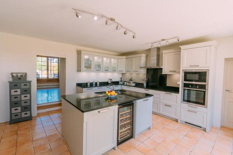 Propriété - 370 m² - 9 pièces