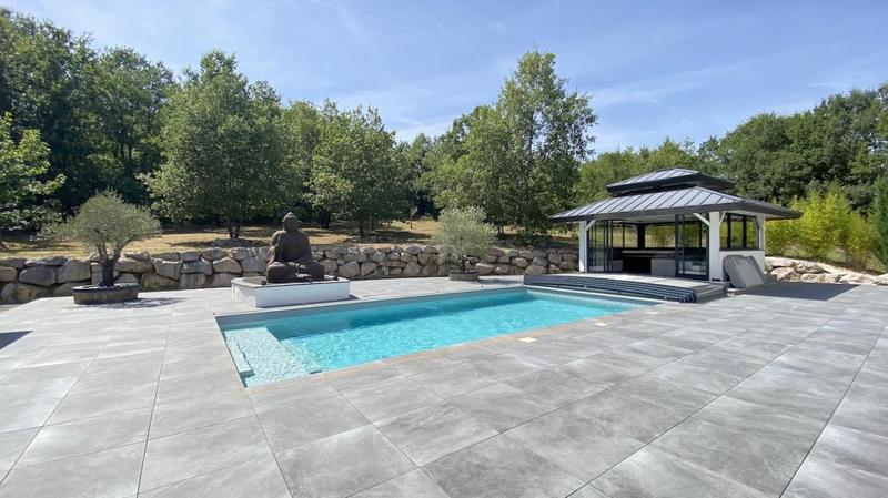 Propriété - 245 m² - 7 pièces