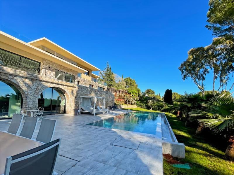 Maison - 372 m² - 7 pièces