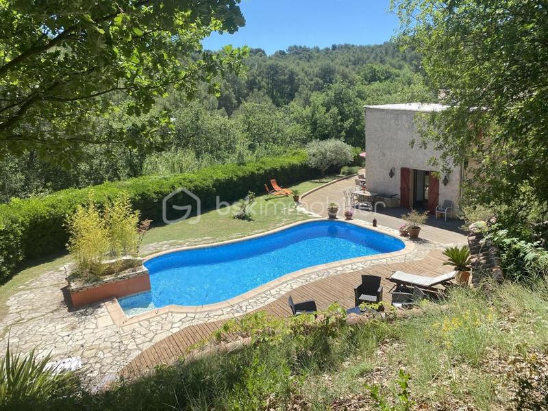 Villa - 212 m² - 5 pièces