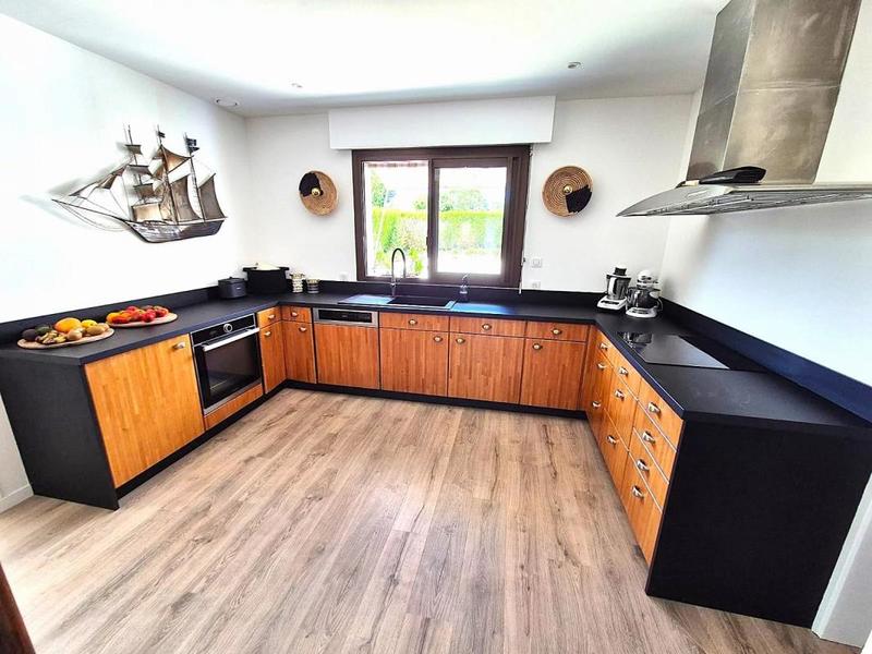 Propriété - 190 m² - 7 pièces