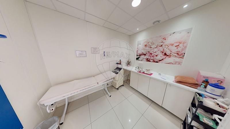 Local commercial - 104 m² - 6 pièces