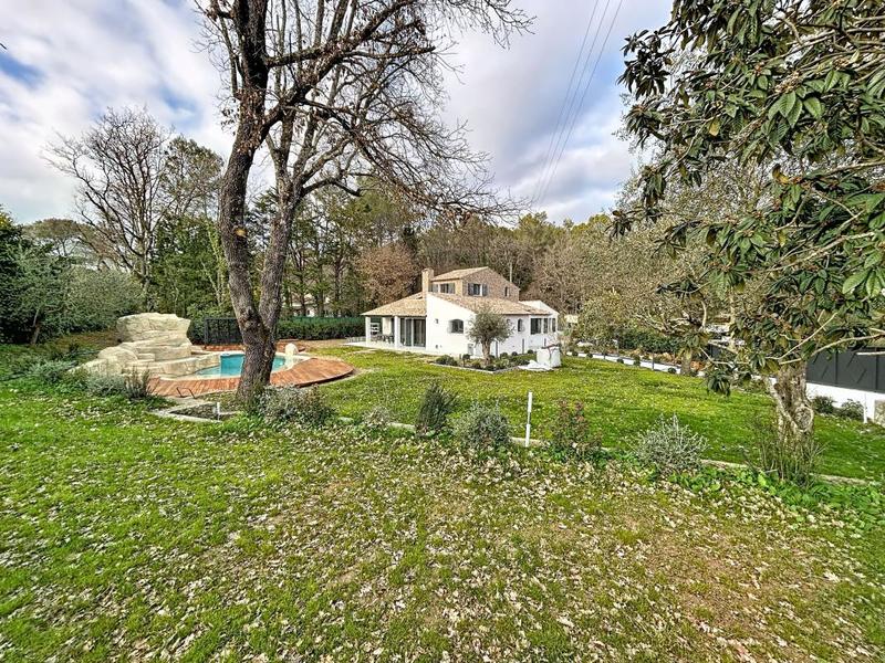 Villa - 210 m² - 6 pièces