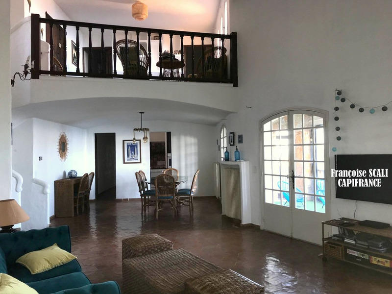 Maison - 230 m² - 6 pièces