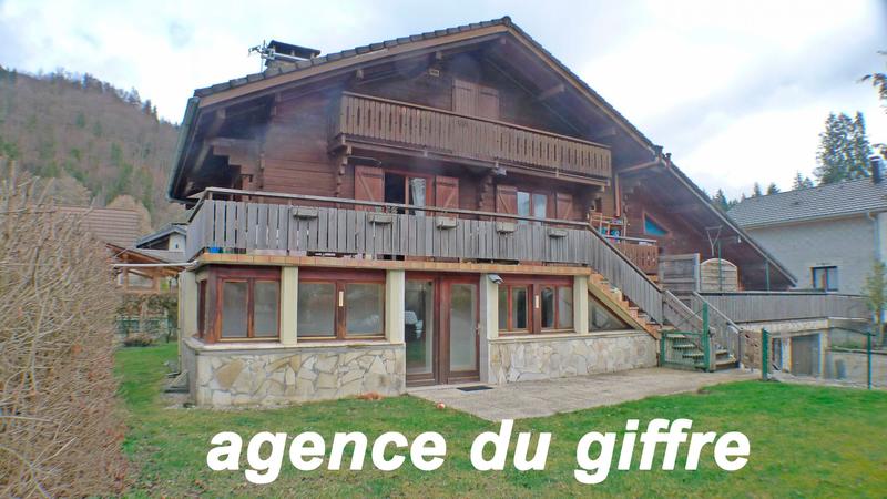Maison - 275 m² - 10 pièces