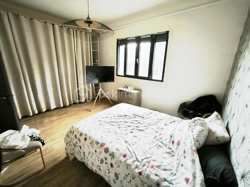 Maison - 270 m² - 8 pièces