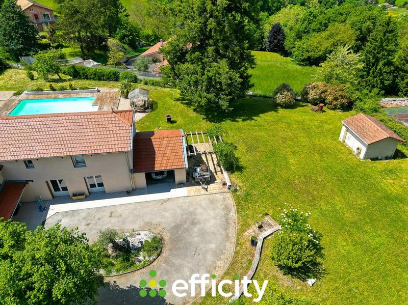 Villa - 244 m² - 6 pièces