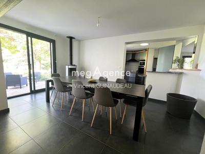 Maison - 180 m² - 8 pièces