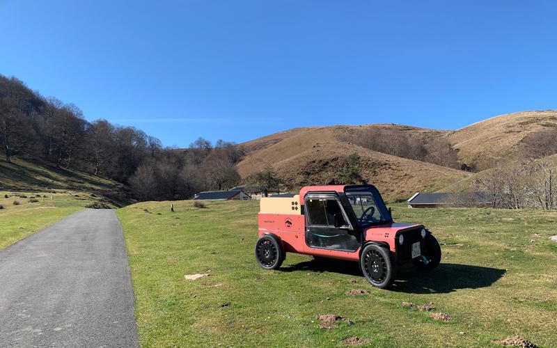 Randonnée en quadricycle électrique à Iraty, rencontre avec une bergère et pause gourmande en estive