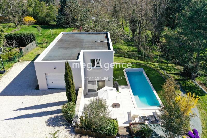 Maison - 137 m² - 5 pièces