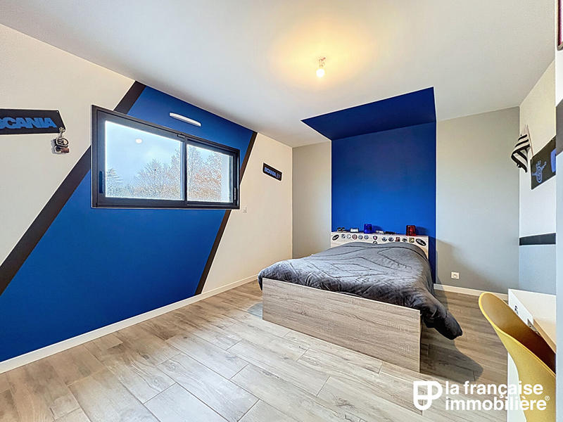 Maison - 233 m² - 8 pièces