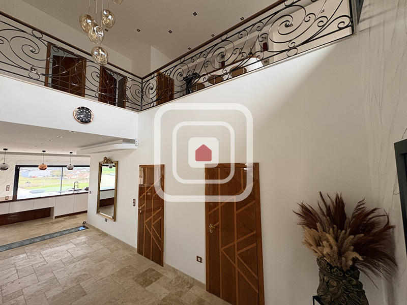 Maison - 191 m² - 5 pièces