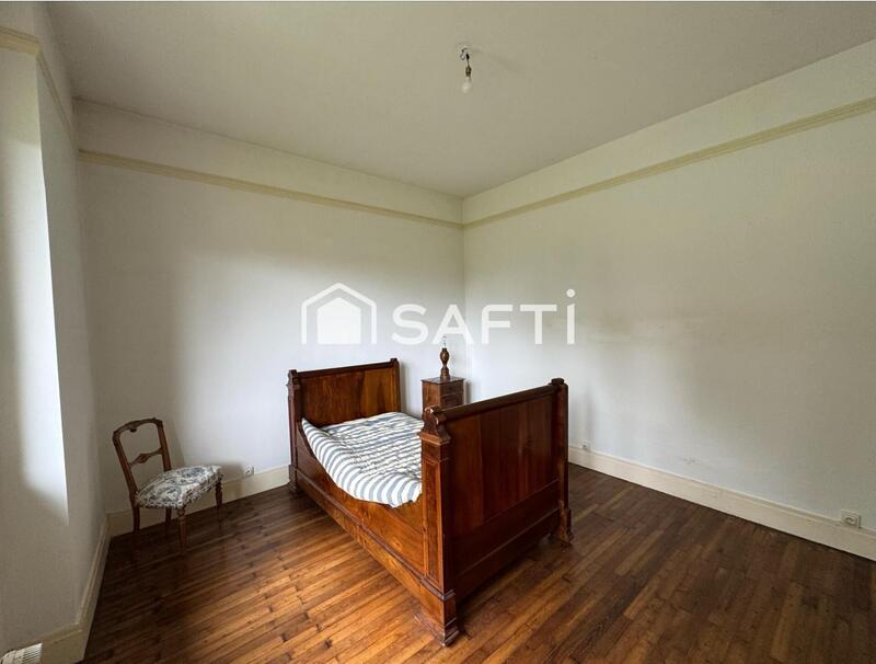 Maison - 298 m² - 11 pièces