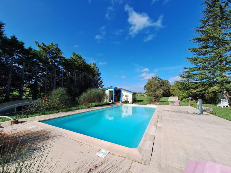 Maison - 425 m² - 11 pièces