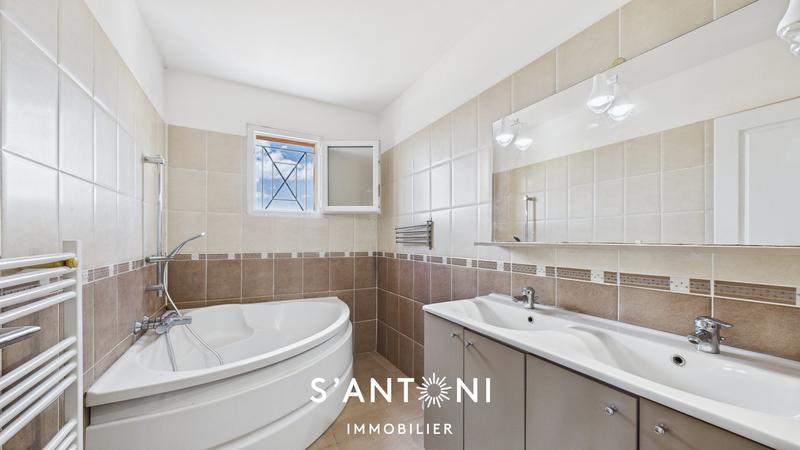 Maison - 111 m² - 5 pièces