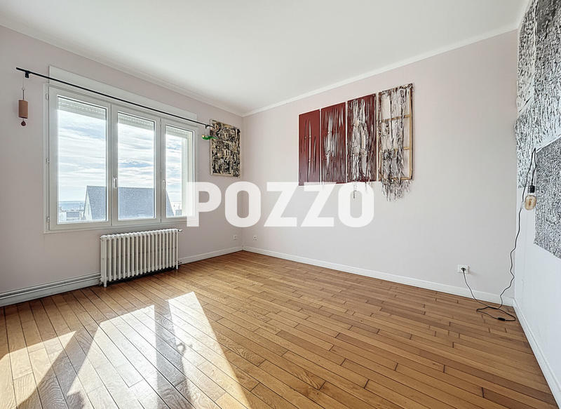 Maison - 240 m² - 9 pièces