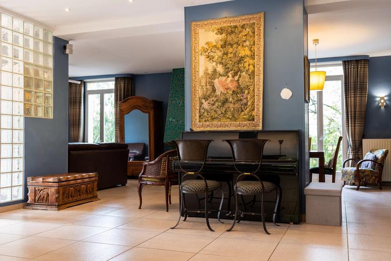 Maison - 382 m² - 10 pièces