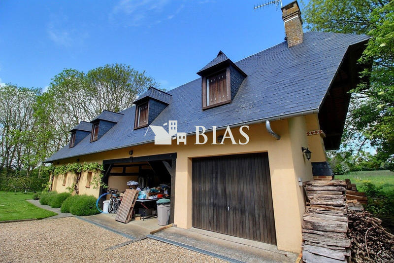 Maison - 210 m² - 11 pièces