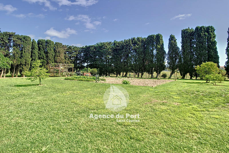 Villa - 221 m² - 9 pièces