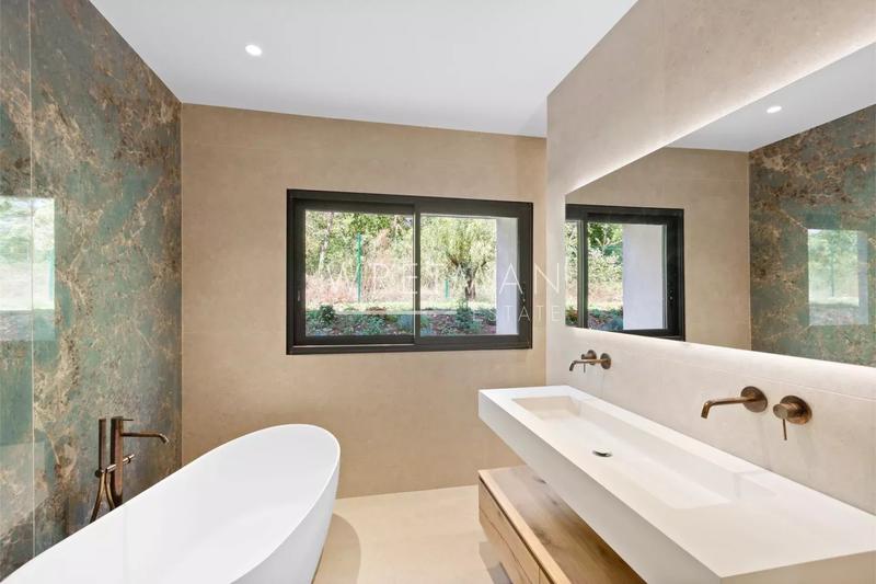 Villa - 240 m² - 5 pièces