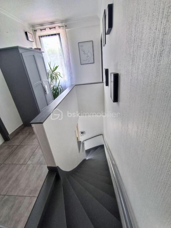 Pavillon - 180 m² - 9 pièces