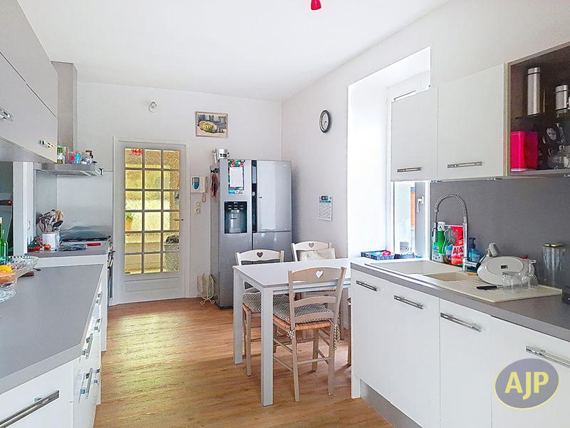 Maison - 220 m² - 7 pièces