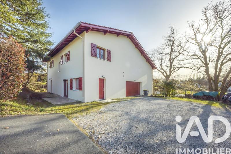 Maison - 215 m² - 8 pièces