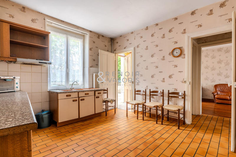 Maison - 239 m² - 8 pièces