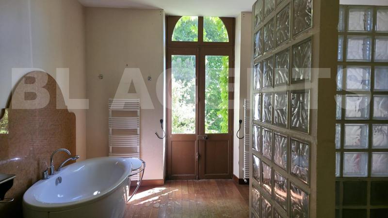 Château - 400 m² - 14 pièces