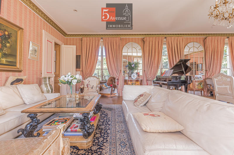 Maison - 430 m² - 11 pièces