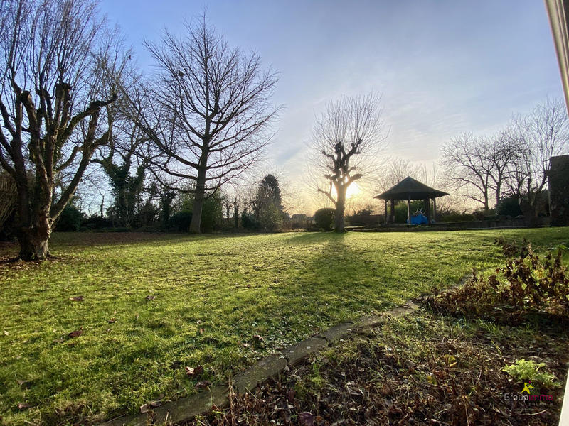 Maison - 223 m² - 7 pièces