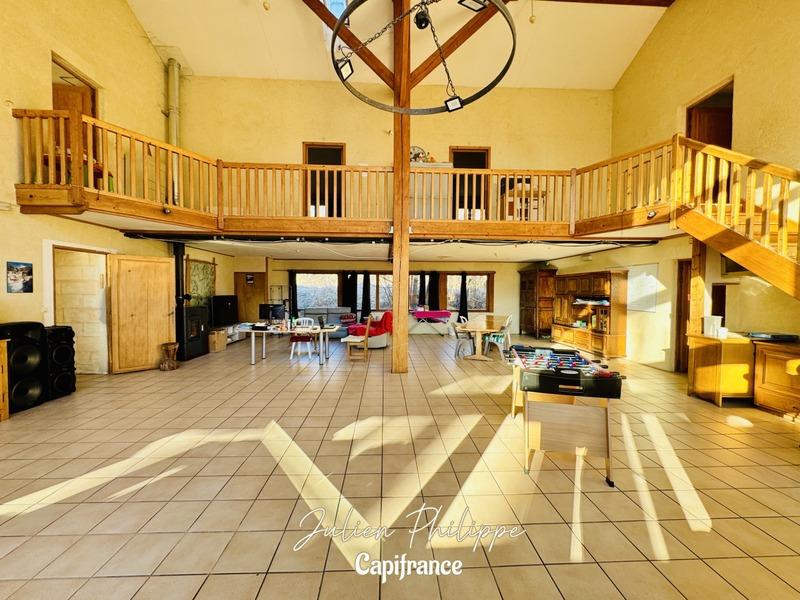 Maison - 500 m² - 12 pièces