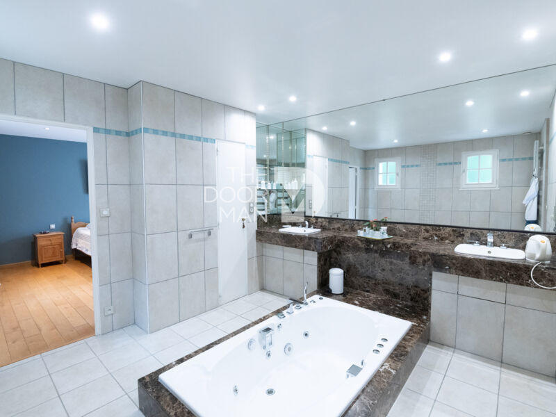 Longère - 334 m² - 9 pièces