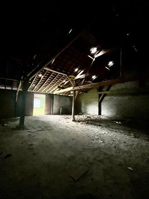 Grange - 200 m² - 1 pièce