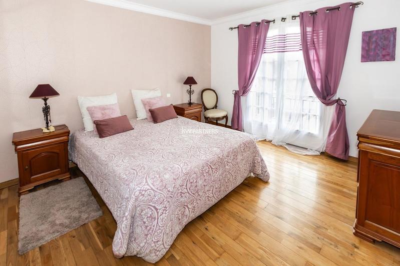 Maison - 230 m² - 8 pièces