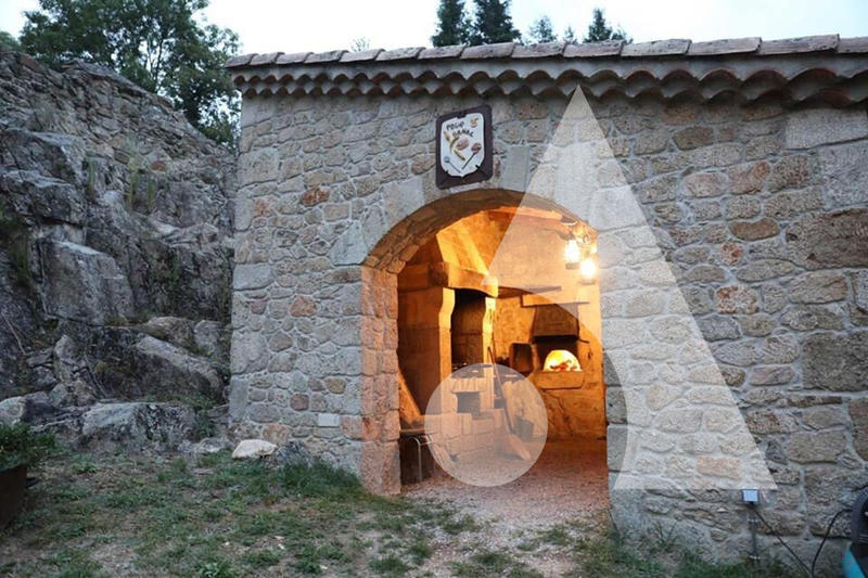 Demeure - 448 m² - 12 pièces