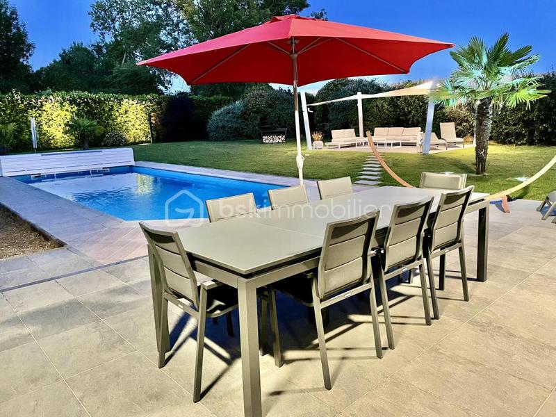 Villa - 365 m² - 9 pièces