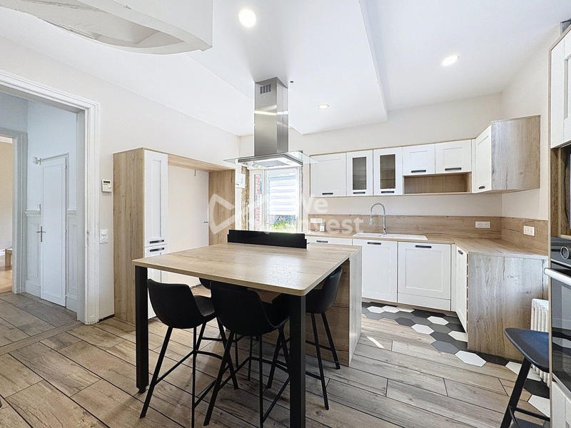 Maison - 200 m² - 10 pièces