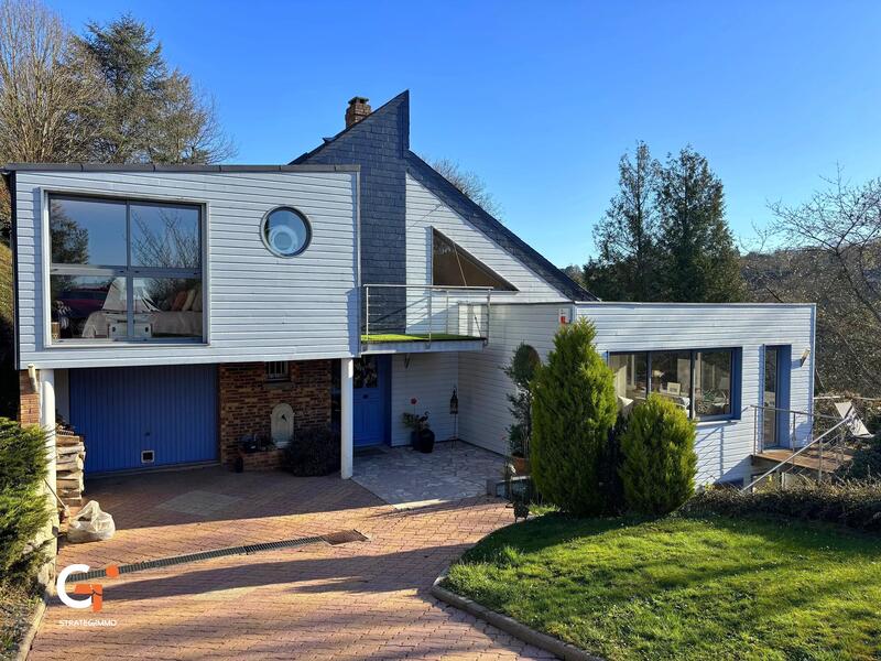 Maison - 255 m² - 9 pièces