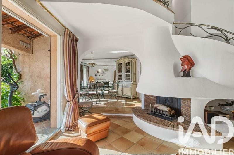 Maison de ville - 207 m² - 7 pièces