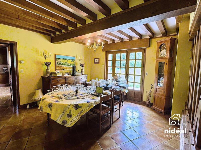 Maison - 373 m² - 16 pièces