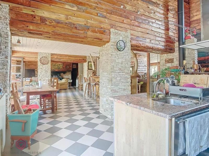 Propriété - 360 m² - 10 pièces