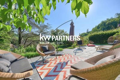 Demeure - 351 m² - 8 pièces