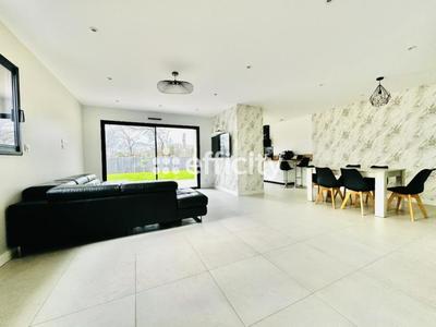 Pavillon - 136 m² - 7 pièces